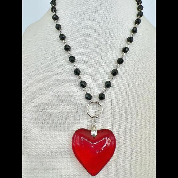 Jewelry - Stunning Black Beaded Heart Pendant Necklace